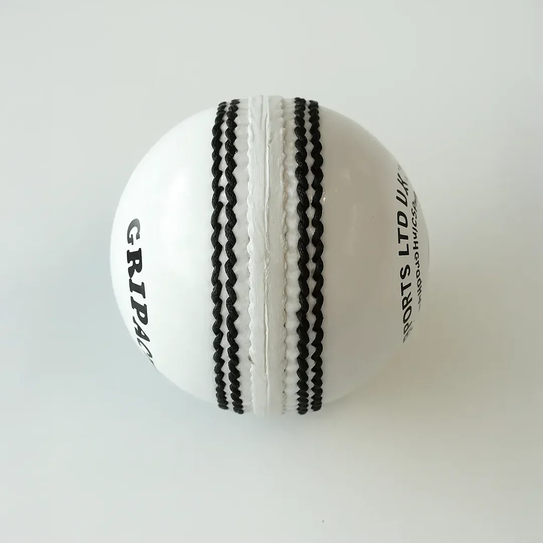 Balle de cricket blanche – Image 6