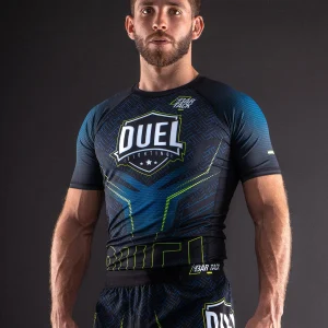 BTCK-00122-004-RASH-DUEL-BLUE-4_008ed818-6806-4d4f-b6d8-fbb4508b0208.jpgv1743608693 Rashguard Bar Tack x Duel Fighting - Bleu