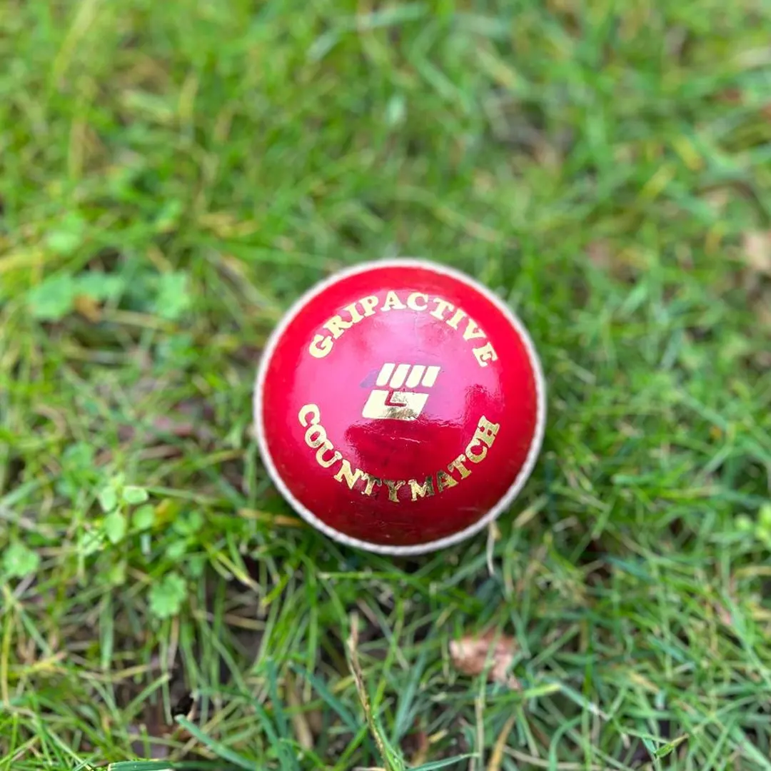 Balles de cricket rouges – Image 5