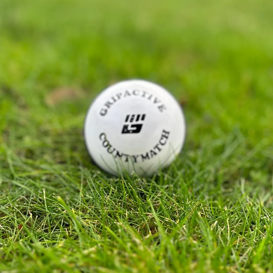 Balle de cricket blanche – Image 5