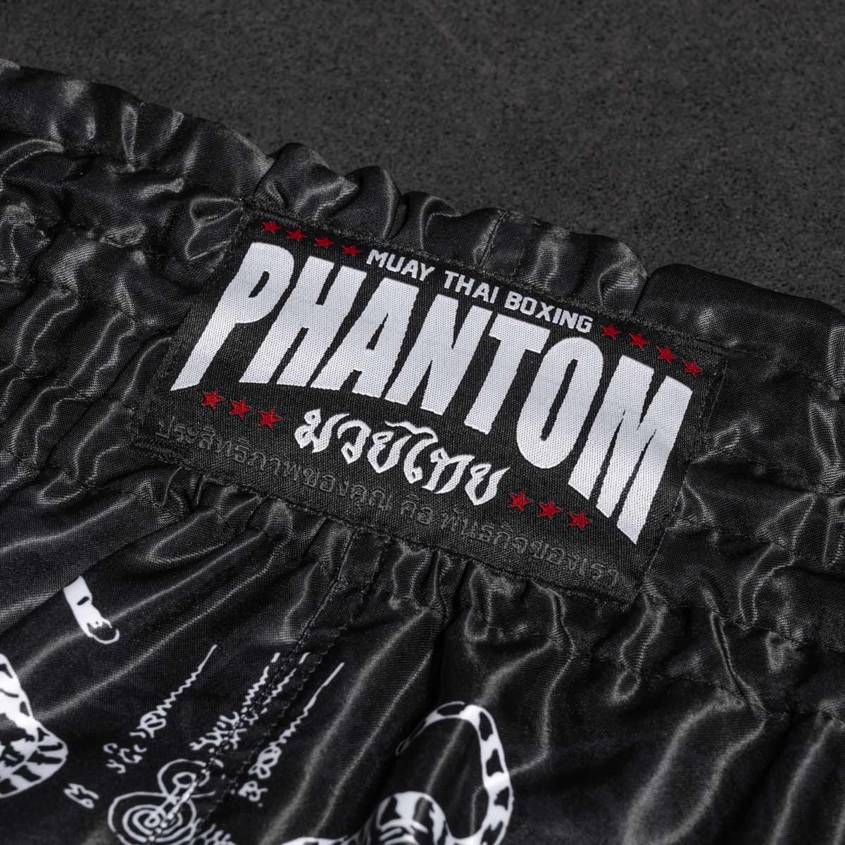 Muay Thai Shorts Sak Yant - Schwarz – Image 5